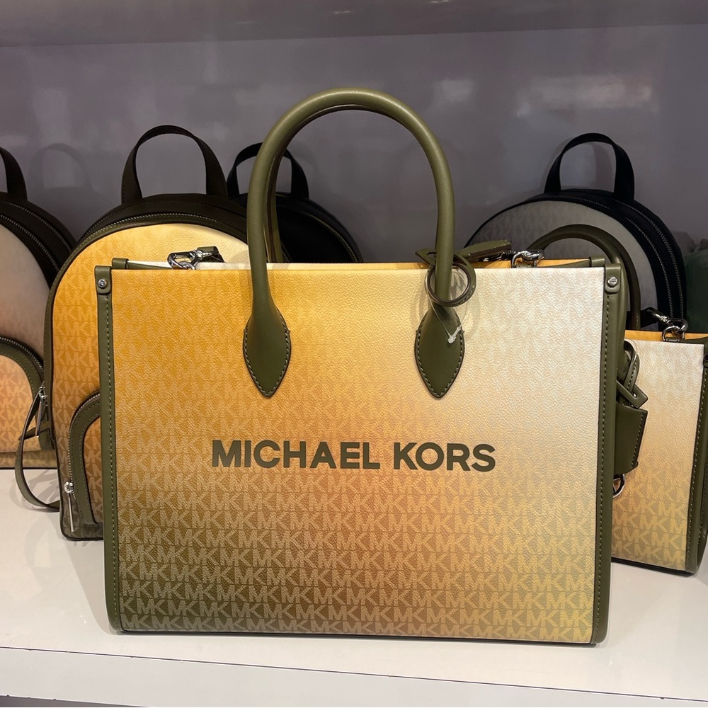 MICHAEL KORS Mirella Medium Ombré Signature Logo Tote Bag
Olive Combo
NWT - Picture 10 of 16